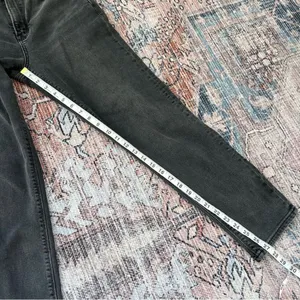 American Eagle Outfitters Mom Jean in Black Wash Charcoal Grey Size 8 thumbnail 7