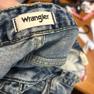 Wrangler Distressed Acid Wash Raw Hem Blue Jeans Pants Women's 30 Cotton Blend‎ thumbnail 8