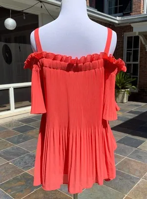 NWT NEW Cupio Coral Pleated Cold Shoulder Top M thumbnail 5