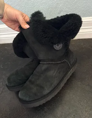 UGG Bailey Button Boots II thumbnail 1