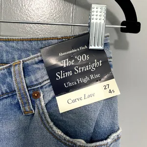 NWT Abercrombie & Fitch Curve Love The 90s Slim Straight Jeans 27/4 Short thumbnail 4