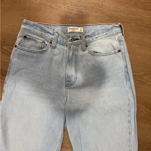 NEW ABERCROMBIE AND FITCH jeans size 4 thumbnail 10