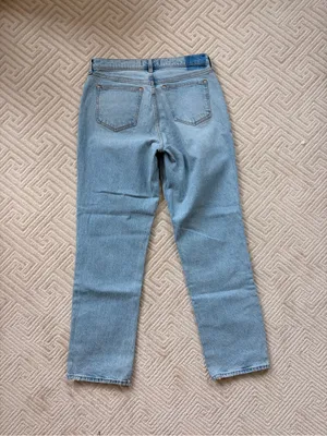Abercrombie Curve Love Mid Rise 90s Straight Jean V Waist thumbnail 3