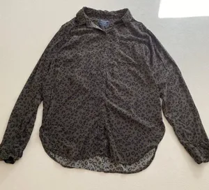 Abercrombie & Fitch Leopard Print Button Down Shirt Women’s Small thumbnail 1