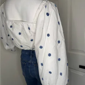 Farm Rio White and Blue Floral Women's Top thumbnail 6