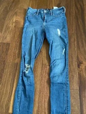Hollister ripped jeggings thumbnail 1