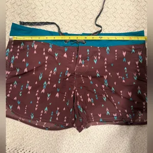 Patagonia Women’s size 12 Maroon and Teal Patterned Shorts thumbnail 7