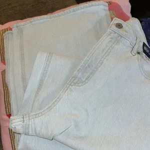 Old Navy New Extra High-Waisted Button-Fly Sky-Hi Straight Raw-Hem‎ Jeans for Women thumbnail 5