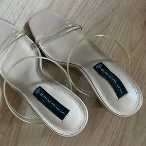 STEVEN by Steve Madden. Size 9. Clear hells. 3.5in heel. thumbnail 6
