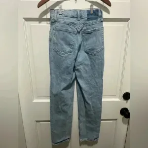 Abercrombie and Fitch 90s Straight Ultra High Rise Jeans Size 2 EUC thumbnail 3