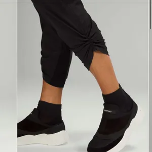 Lululemon Dance Studio Mid-Rise Crop 25" Black Pants Size 12 thumbnail 3