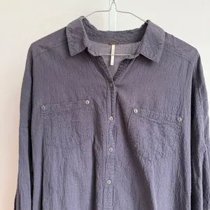 Free people shirt‎ women's size XS love, her madly, gauze, oversized shirt, blue thumbnail 3