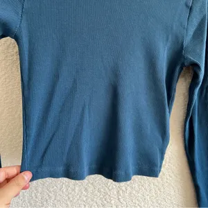 TNA Aritiza Women’s Blue Long Sleeve Ribbed Cropped Shirt Top Size Medium‎ thumbnail 5