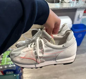 nike shoes  thumbnail 1