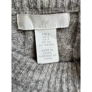 H&M Gray Cable Knit Oversized Crewneck Sweater Womens Size Small Cozy Fuzzy Wool thumbnail 6