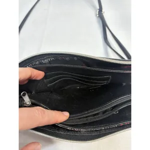 Stone‎ Mountain Black Leather Crossbody Purse Organizer Bag 8.5"x6" Zip Pockets thumbnail 5