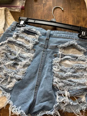 HOT & DELICIOUS Festival Rhinestone Pockets Heavily Distressed Denim Shorts L thumbnail 5