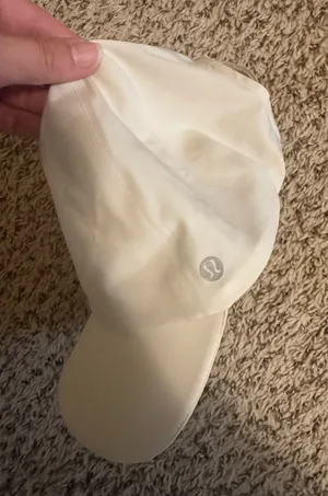Lululemon hat  thumbnail 1