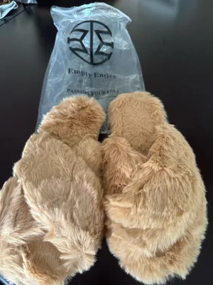 New Empty Entire faux fur slippers size 10-10.5 thumbnail 1