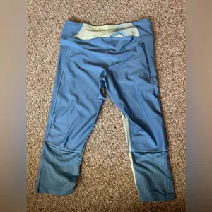 Under Armour Athletic 3/4 Capri Athleisure Gym Workout Yoga Leggings Large thumbnail 2