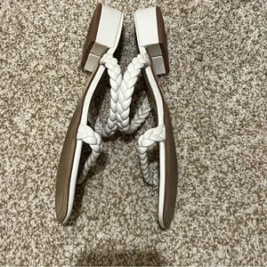 Cushionaire Neptune Off-White Braided Sandals Size 9 thumbnail 5