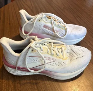 Brooks Size 7.5 Launch 12 Women's White and Pink Athletic Running Shoes thumbnail 1