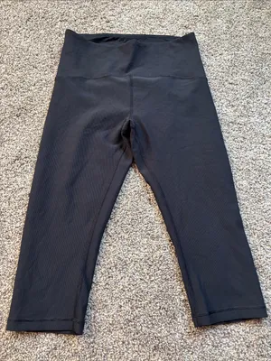 Lululemon Ribbed Contoured High Rise Crop *17" size 8 thumbnail 2