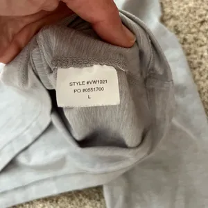 Vuori Lux Gray Long Sleeve Crop Top Womens L thumbnail 4