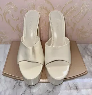 White platform heels size 7 women’s thumbnail 1