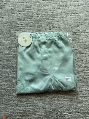 Le Lis: Elastic Waist Lace Trim Shorts Size L thumbnail 6