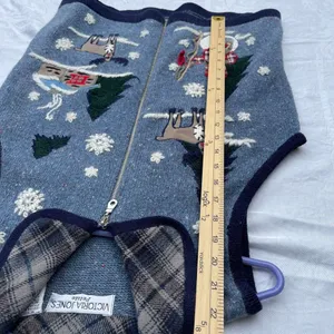 Victoria Jones size PM knitted winter holiday theme vest. thumbnail 5