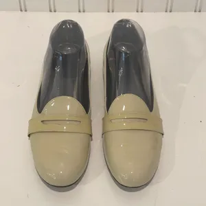 Minhk Patent Leather Penny Loafers Wmn Cream Preppy Almond Toe Slip On Shoes 8.5 thumbnail 2