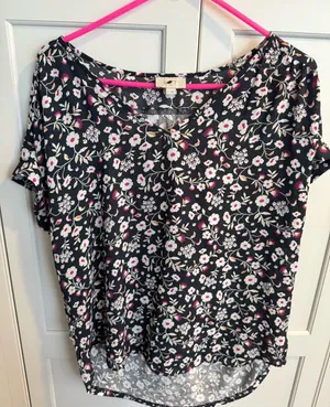 LOFT Outlet Black Floral Print V-Neck Top Women’s Large thumbnail 1