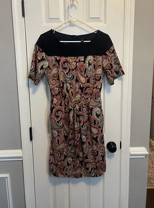 Tommy Hilfiger Med Dress elastic at the waist. Minor flaw on the left shoulder thumbnail 1