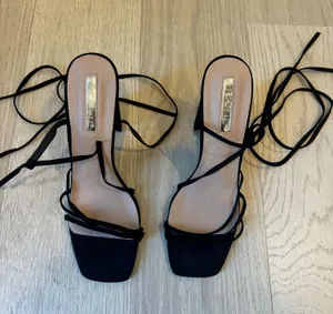 Billini Heels Black Size 9 thumbnail 1