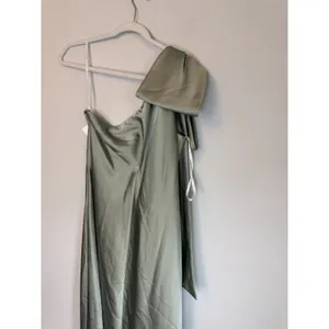AFTER SIX 6900 Effortless Glam Bow Charmeuse One Shoulder Bow Maxi Sage Green L thumbnail 11