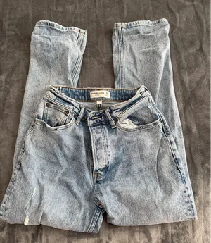 Abercrombie Dad High-Rise Jeans thumbnail 1