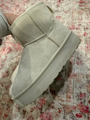 White platform winter boots Size 7.5 thumbnail 3