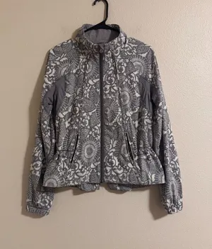 Lululemon run: travel to track jacket thumbnail 1