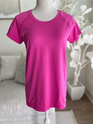 Lululemon Swiftly Tech Short Sleeve Women’s Active Tee - Hot Pink Size 10 thumbnail 1