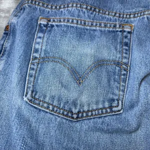 Vintage Levis 550 Womens Size 18 M Jeans Relaxed Tapered Classic Blue Denim thumbnail 12