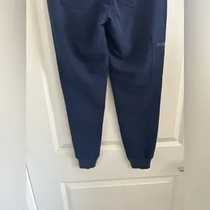 Figs Women’s Zamora 2.0 Jogger Scrubs Pants Technical Collection thumbnail 9
