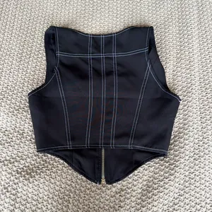 White Fox Boutique Black Zippered Crop Top thumbnail 2
