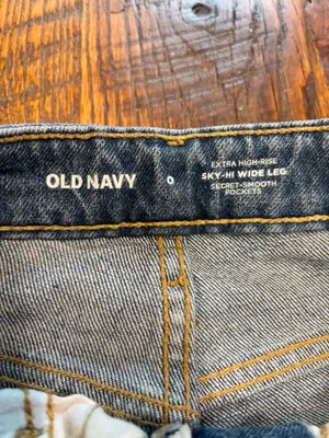 Ladies Old Navy Sky-High Wide Leg Jean Size 0 - excellent condition!! thumbnail 2