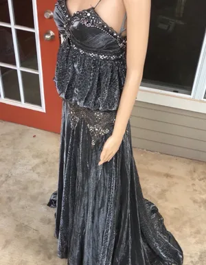Elegant Black Beaded Peplum Evening Gown thumbnail 9