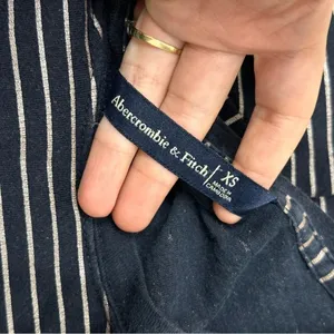 Abercrombie & Fitch Women Navy Blue‎ Crew Neck stripe T-Shirt size XS thumbnail 2