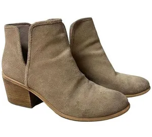 9.5 Hinge Perforated Heeled Ankle Bootie thumbnail 1