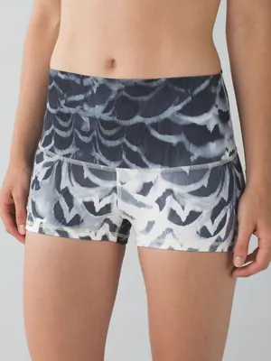 Lululemon Boogie Down Short Roll Down 2" Yoga Lounge Size 6 thumbnail 1