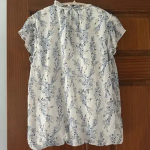 Tamara H. Blouse Top Women’s Large White Blue Floral Ruffle Sleeve Elastic Waist thumbnail 3
