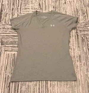 Under Armour women's small (semi-fitted) Heatgear V-neck t-shirt) thumbnail 1